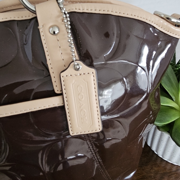 Coach Peyton Signature Embossed Patent Leather Pocket Tote F25188 - Picture 4 of 12